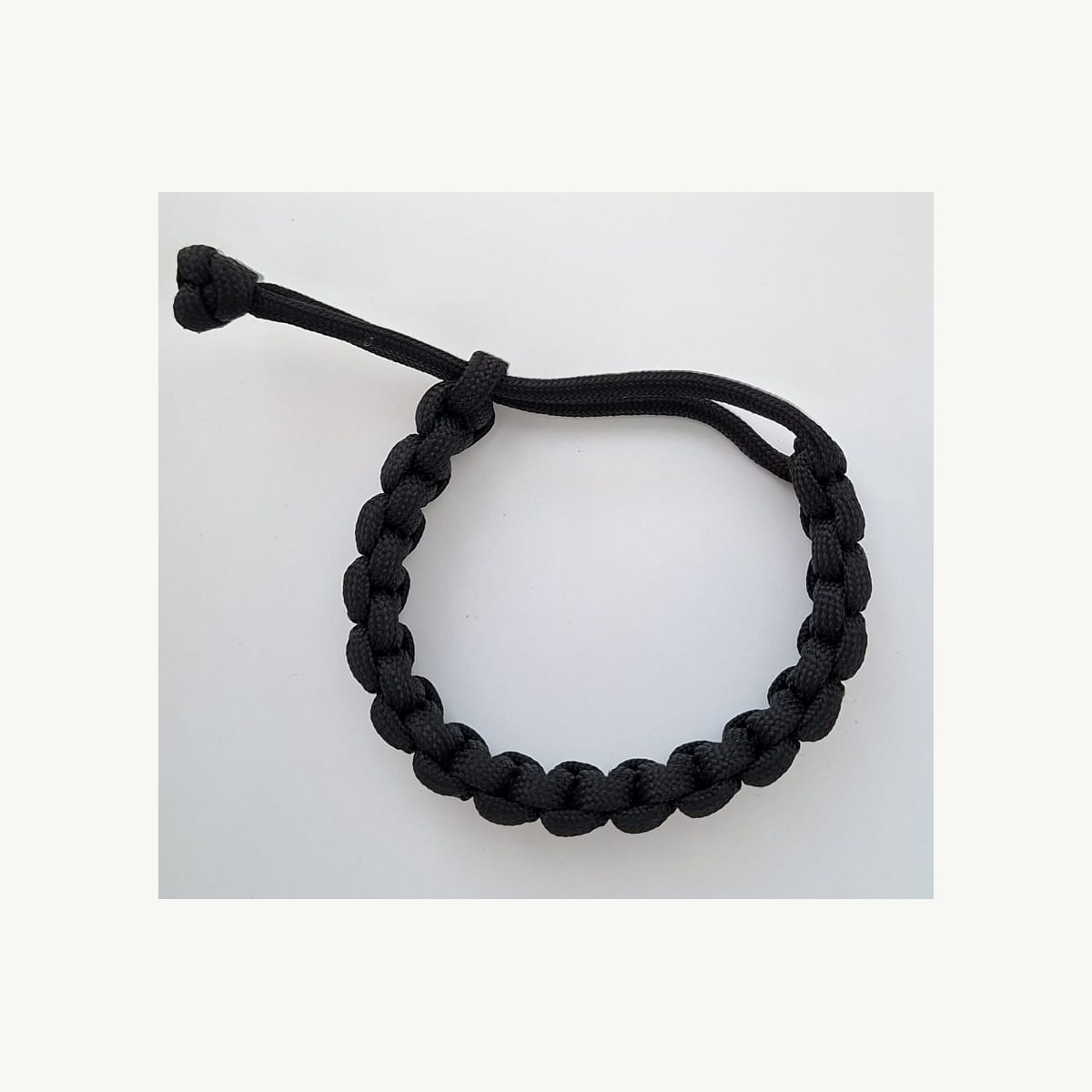 HERNES Paracord-Armband in Schwarz mit breiter Flechtung