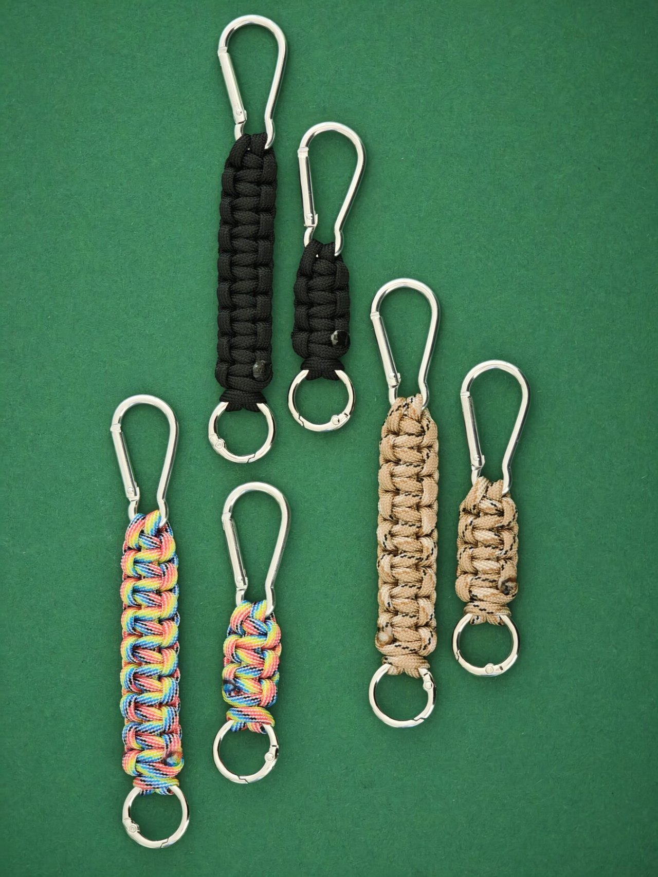 Ausgewählte HERNES Paracord Schlüsselanhänger in Farbpaaren